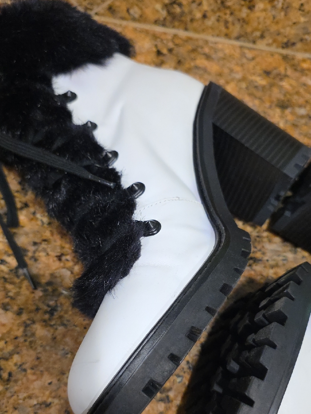 Guess Faux Fur Lined Block Heel Boots - SZ 10 - Picture 5 of 14